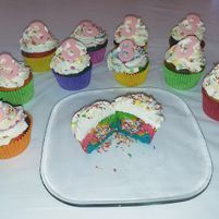 regenboog Piñata Cupcakes 3 an